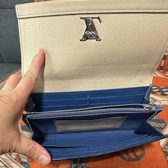 LOUIS VUITTON ❤️🌟CA1106 LOCKME LV HARDWARE WALLET⭐️ - Picture 7 of 10